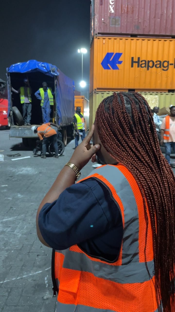 Port container vessel loading complete